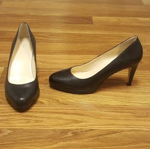 Cole Haan Sz 6B black leather pumps heels